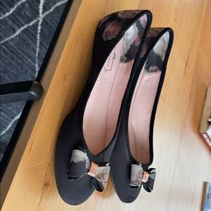 Elegant Black Floral Women's Flats